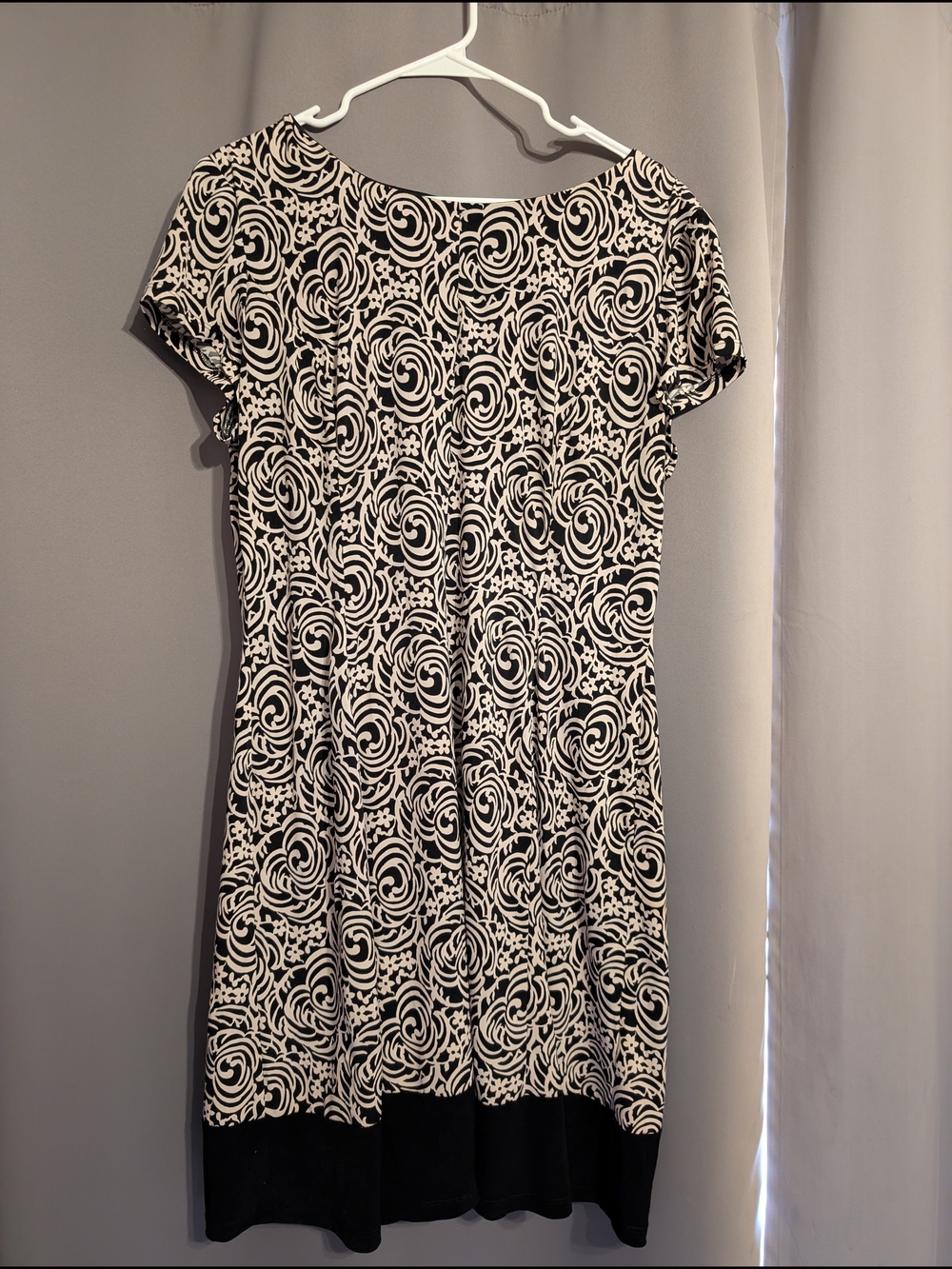 connected apparel Black and White Swirl Print Short Sleeve Dress